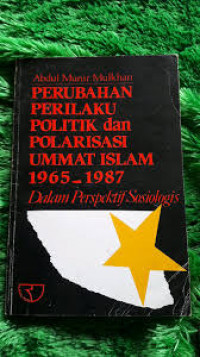 Perubahan perilaku politik dan polarisasi ummat islam 1965-1987 ; dalam prespektif sosilogi